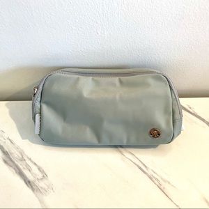 NWT Lululemon Everywhere Belt Bag in Silver Drop 🪩